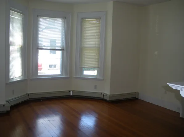 518 Watertown St #1, Newtonville, MA 02460