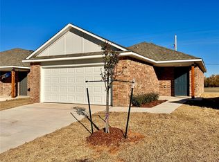 922 Hudson Rd, Chickasha, OK 73018