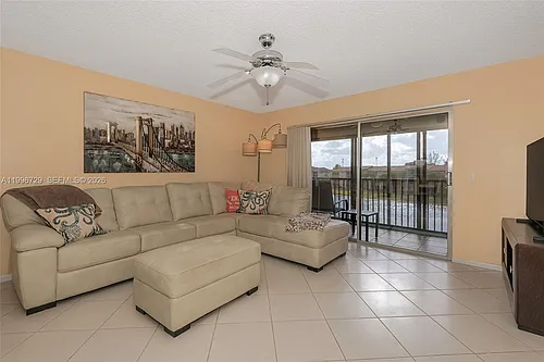 950 SW 138th Ave #409B Photo 1