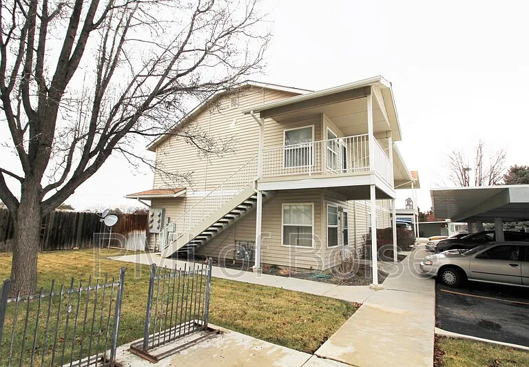 8931 W Irving St #201 — Photo 14