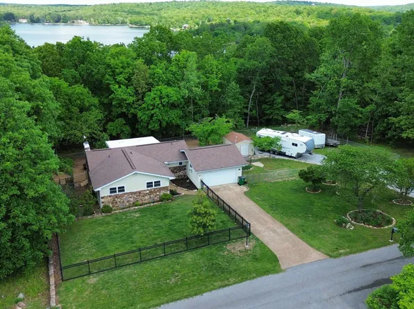 300 Victoria Dr, Horseshoe Bend, AR 72512