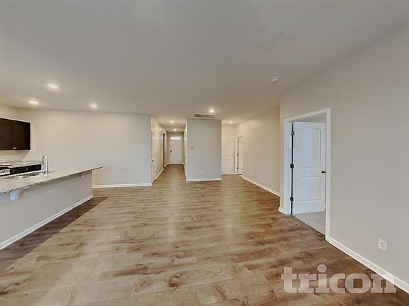 3rd image of 1122 Woodbridge Blvd