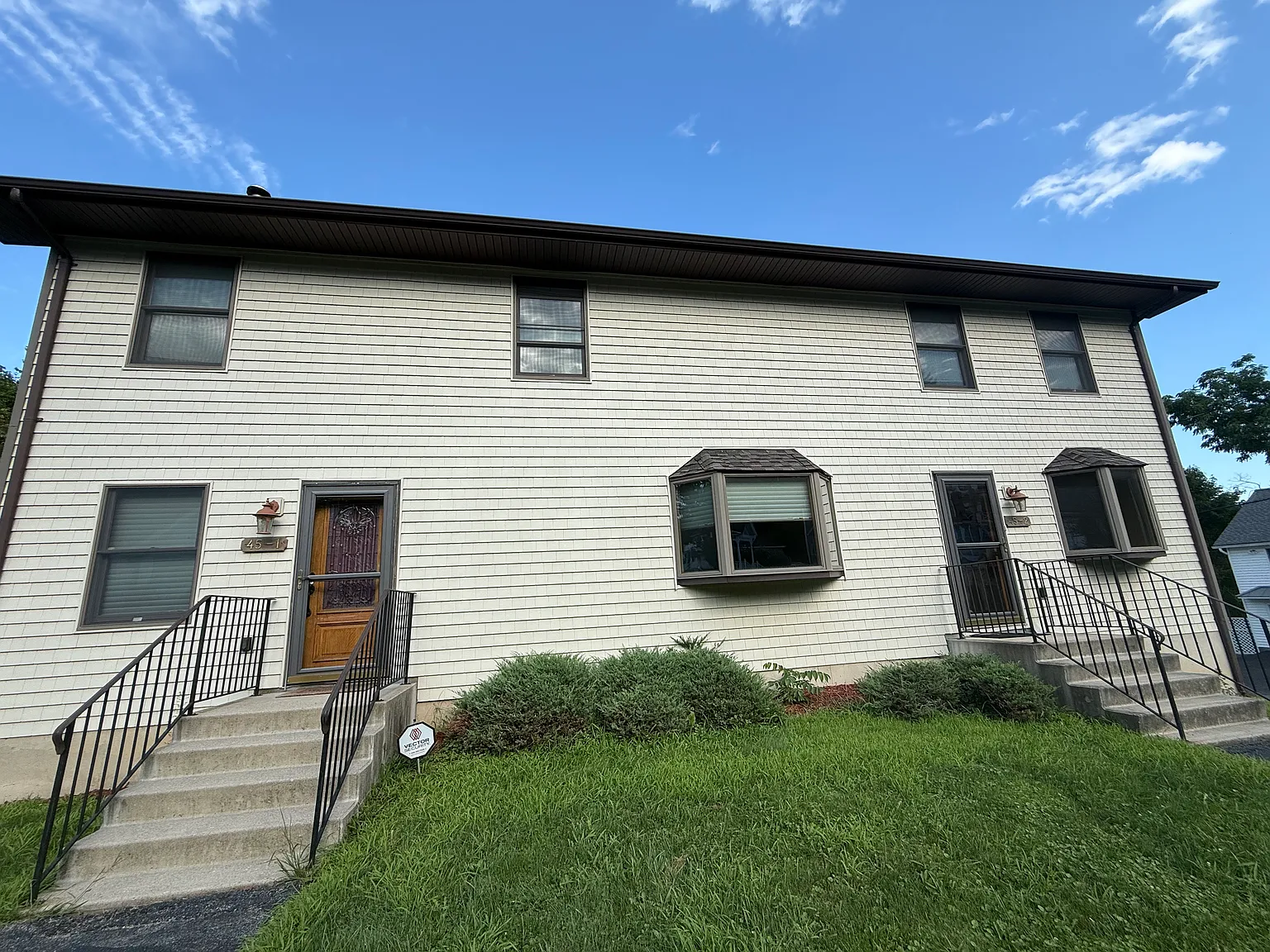 2 bed, 950 sqft, $2,000 — Photo 1