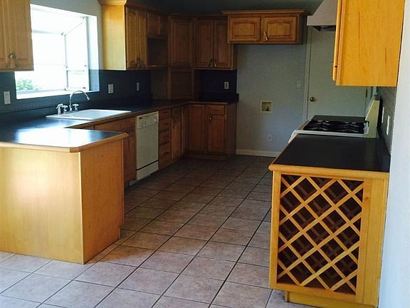 5th image of 1525 Holly Dr