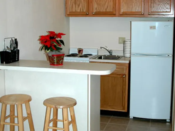 Hillcrest Apartments, 1301 N Michigan St #F320a52c6, South Bend, IN 46617