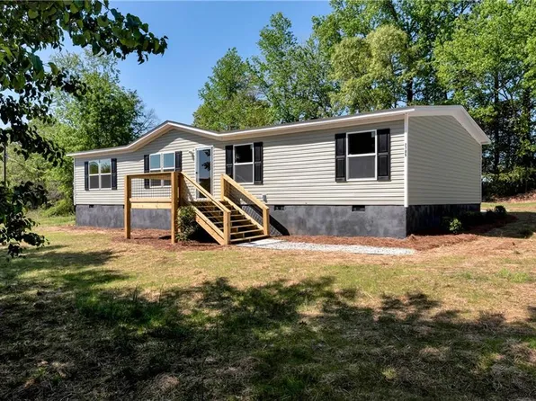 2705 Yonah Homer Rd, Lula, GA 30554