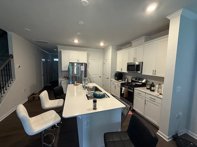 275 Peebles Dr — Photo 2