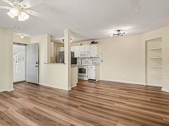 5th image of 8642 South Bridge Dr. #F