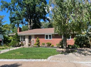242 Grandview Ave, Edison, NJ 08837