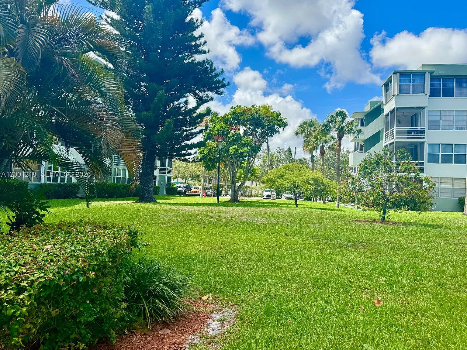 Watergate Condominium No — Photo 3