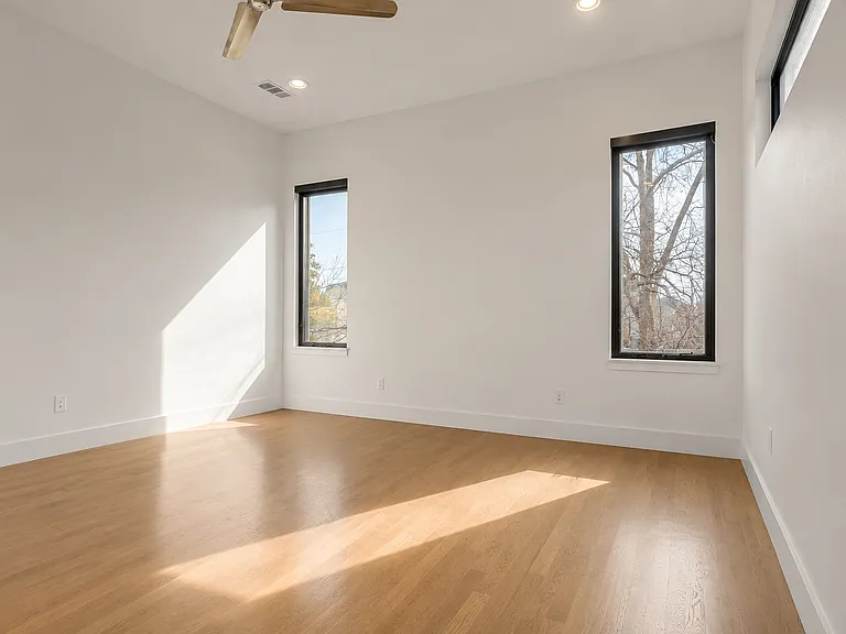 4616 Manett St — Photo 15