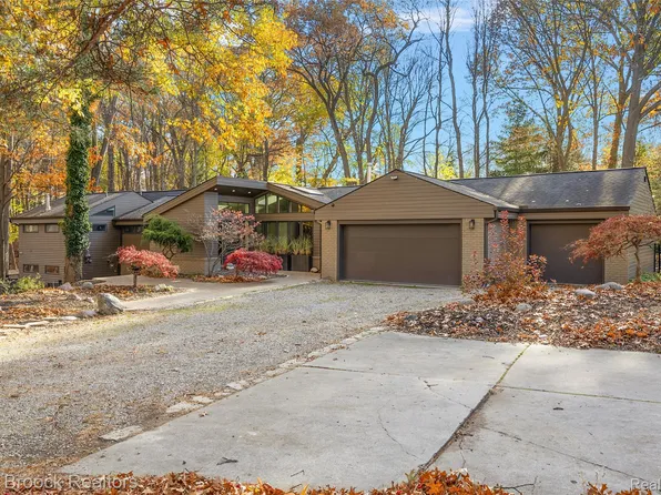 1462 Sodon Ct, Bloomfield Hills, MI 48302