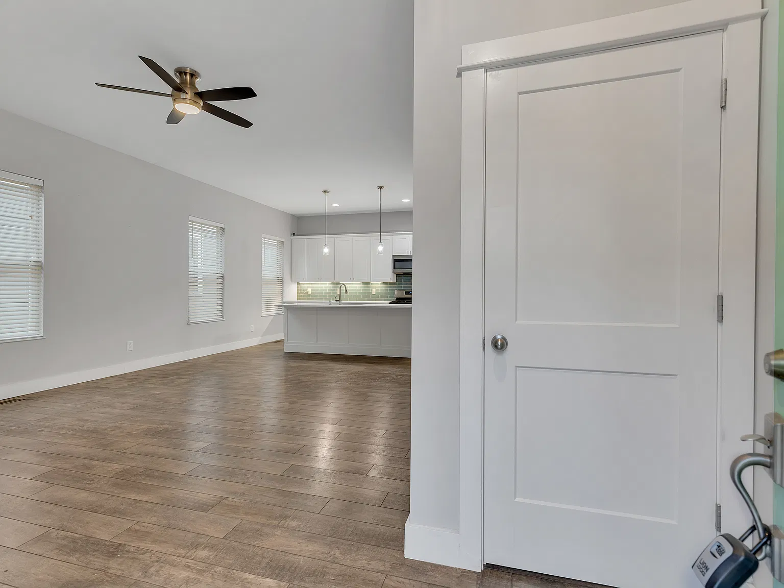3 bed, 1920 sqft, $3,450 — Photo 3