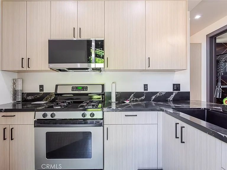 8252 Morse Ave — Photo 9