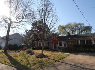 14701 Lock Dr, Centreville, VA 20120