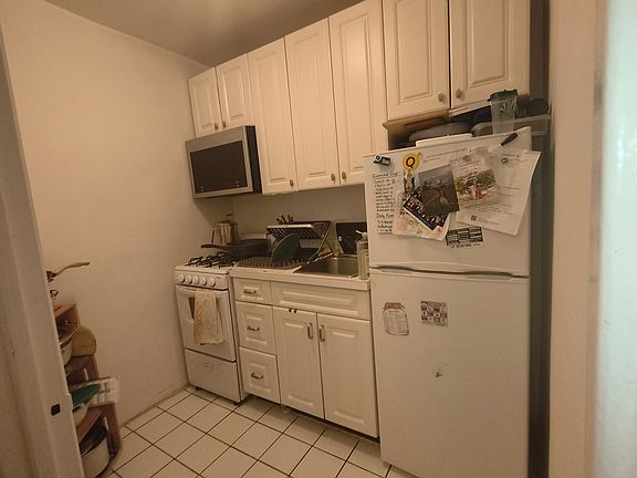 4th image of 500 1/2 E 84th St APT 2A
