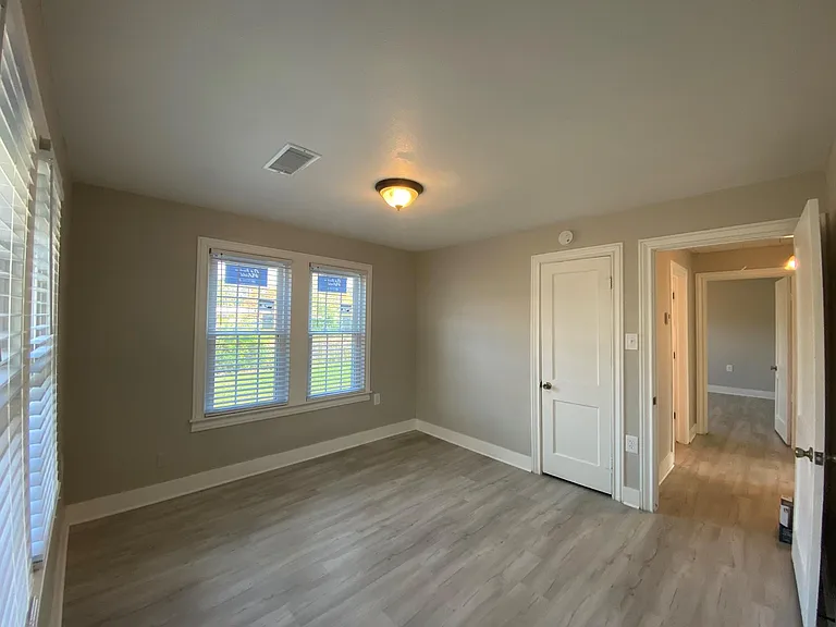 628 King St — Photo 18