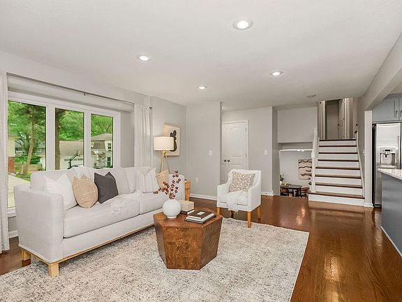 4th image of 9924 Briar Dr
