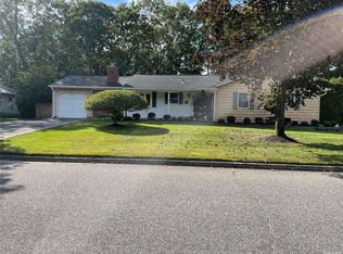 67 Mahogany Rd, Rocky Point, NY 11778