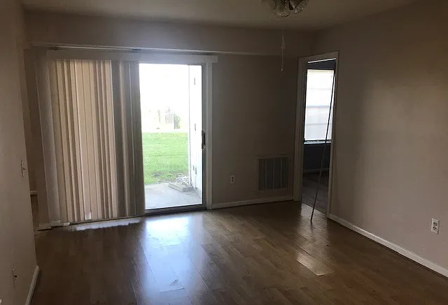 2 bed, 1000 sqft, $1,800 — Photo 3