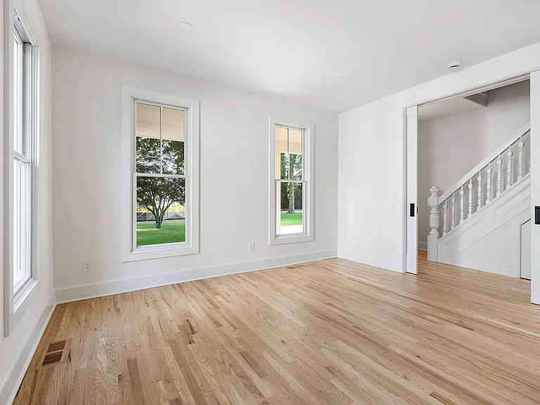 130 Bay Ave — Photo 13