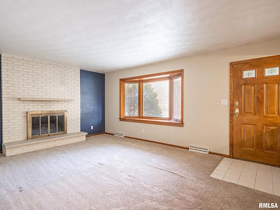3rd image of 602 N Coolidge Ct