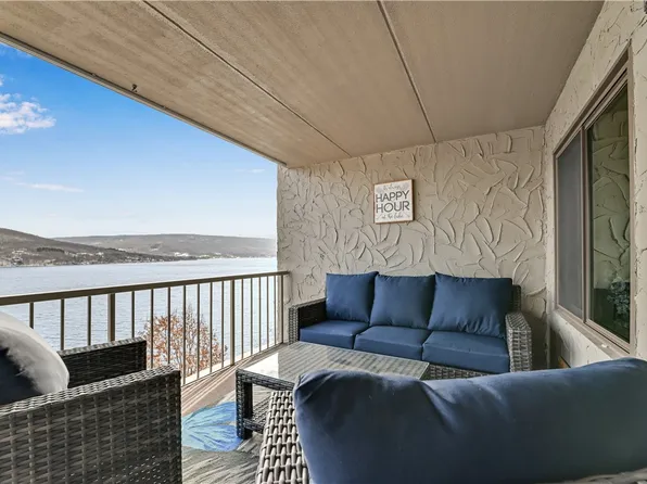 63 Cliffside Dr, Canandaigua, NY 14424