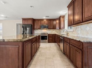 305 W Lee St, Sulphur, LA 70663
