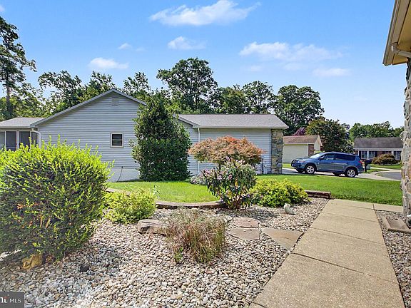 4th image of 816 Boatswain Way