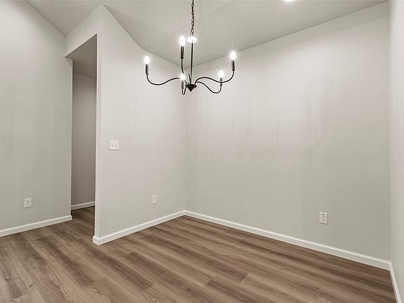 5th image of 267 Sherwood Dr