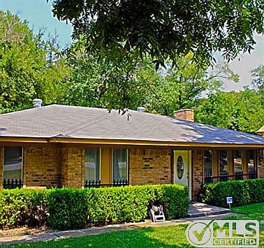 1st image of 319 Oakwood Dr
