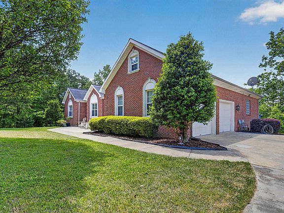 3rd image of 10 Laurel Cir SE