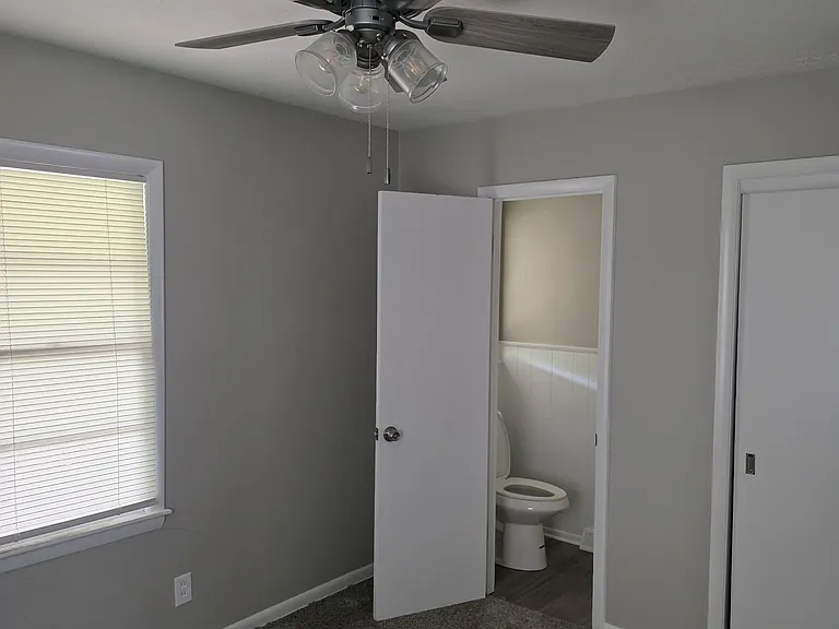 8718 Glenwood Ave — Photo 12