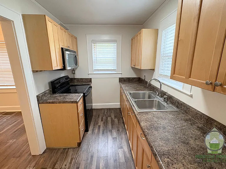 307 E Blue Ridge Dr — Photo 4