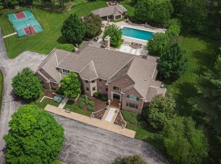 6304 N Oakland Hills Rd, Nashotah, WI 53058