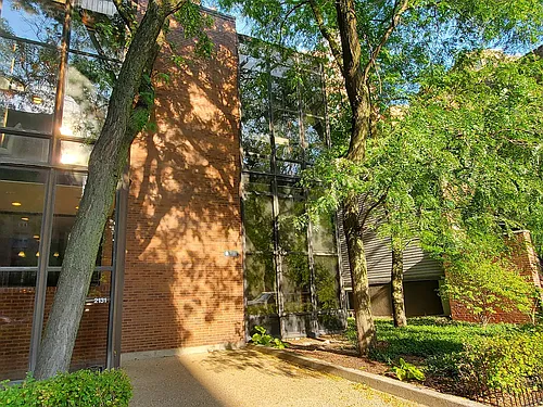2131 N Clark St #10 Photo 1