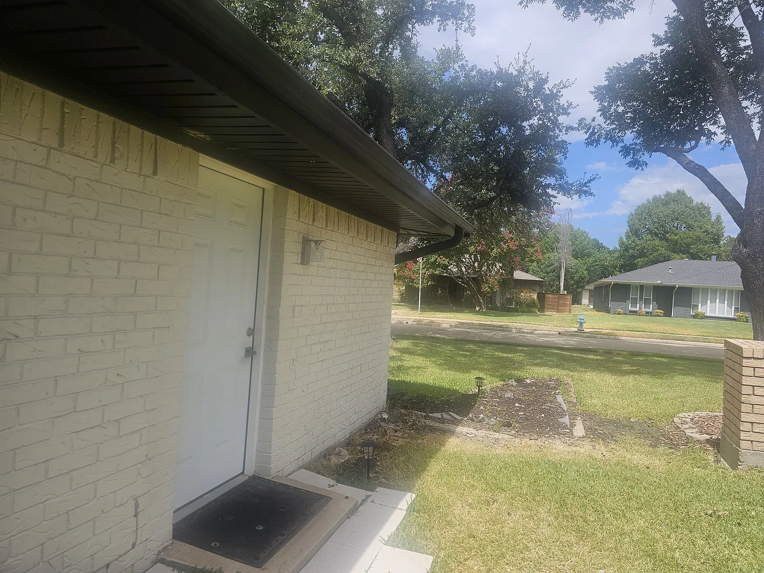 2720 Westridge Dr — Photo 2