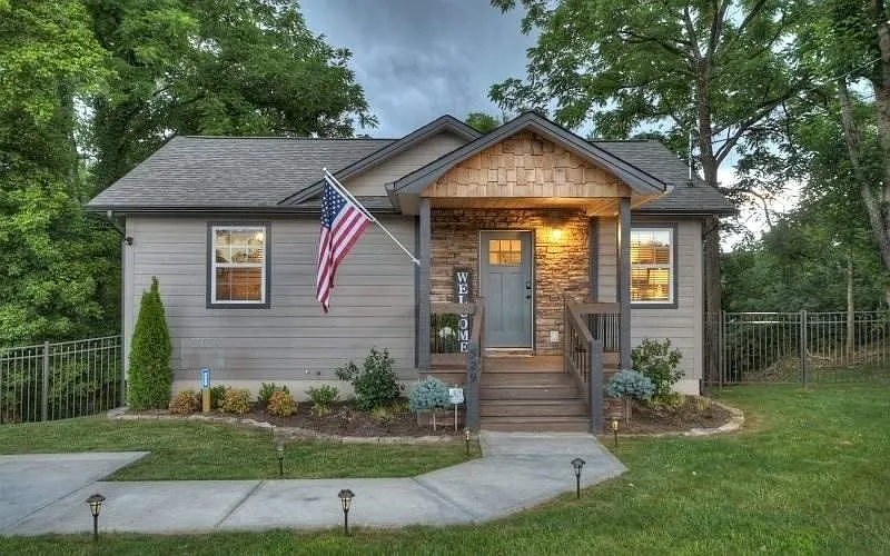 3 bed, 1536 sqft, $2,300 — Photo 3