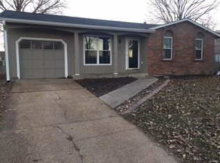 1220 Trails Dr, Fenton, MO 63026