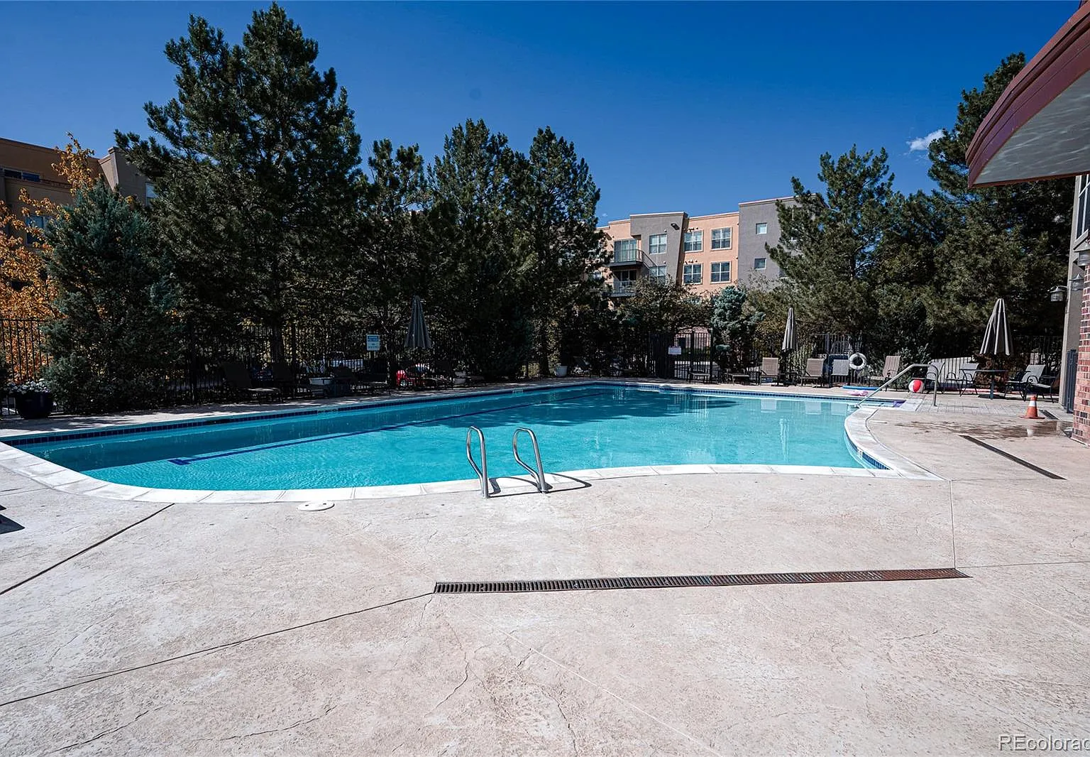 2 bed, 2.0 bath, 1020 sqft, $2,025 — Photo 3