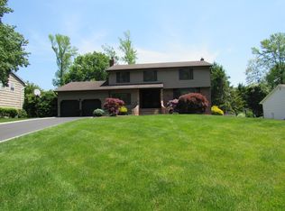 28 Kingsley Dr, Manalapan, NJ 07726