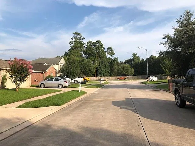 3 bed, 2.5 bath, 2046 sqft, $2,075 — Photo 3