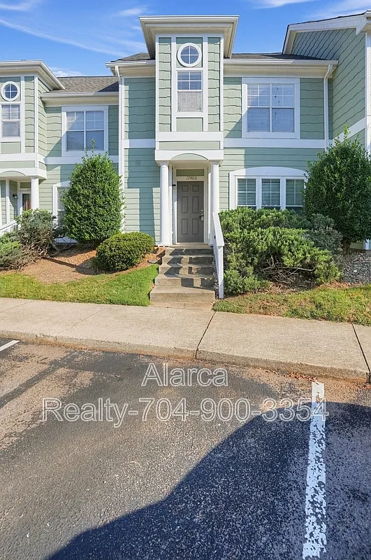 3 bed, 2.5 bath, 1400 sqft, $1,895 — Photo 1