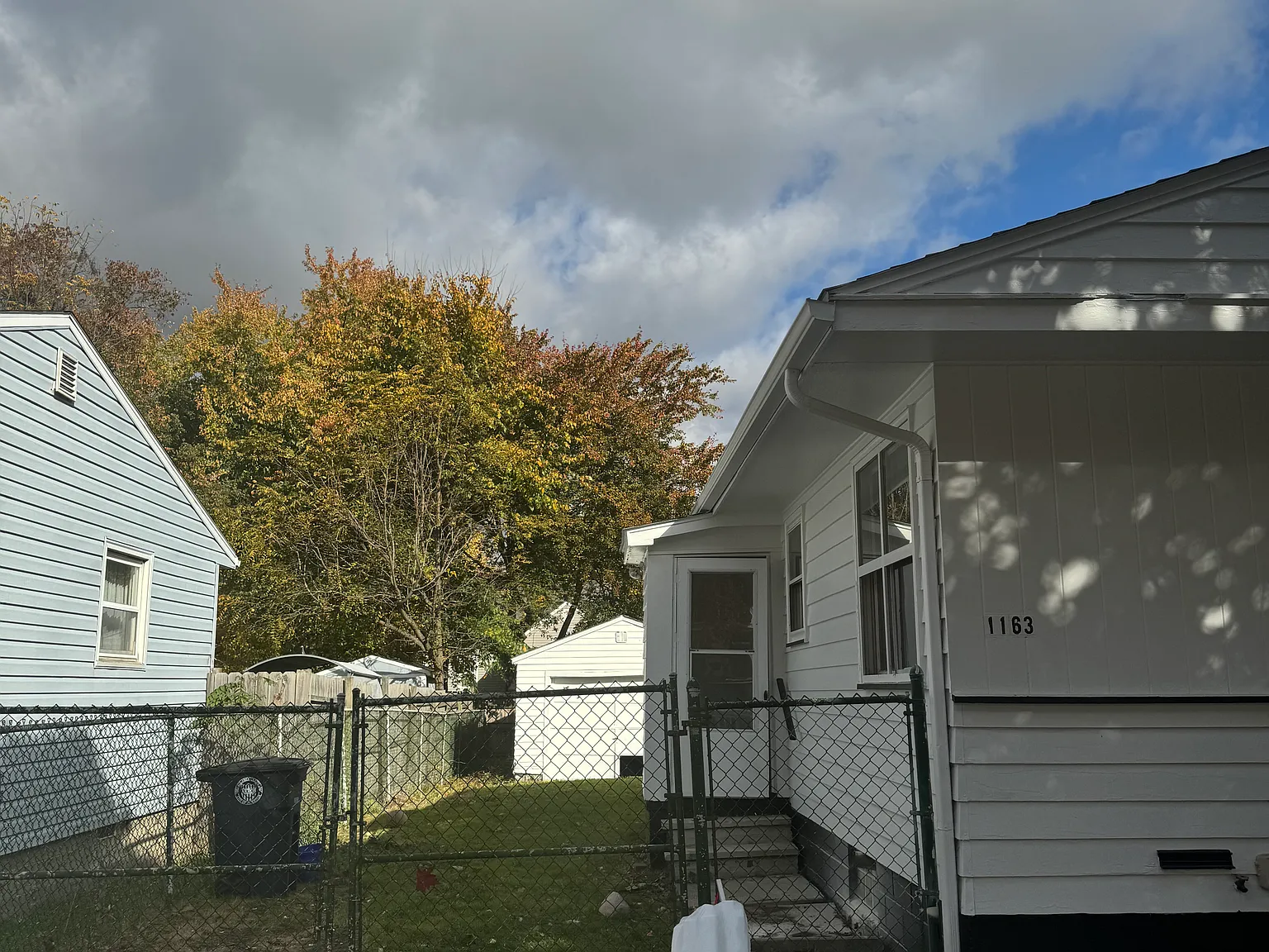 3 bed, 960 sqft, $1,000 — Photo 2