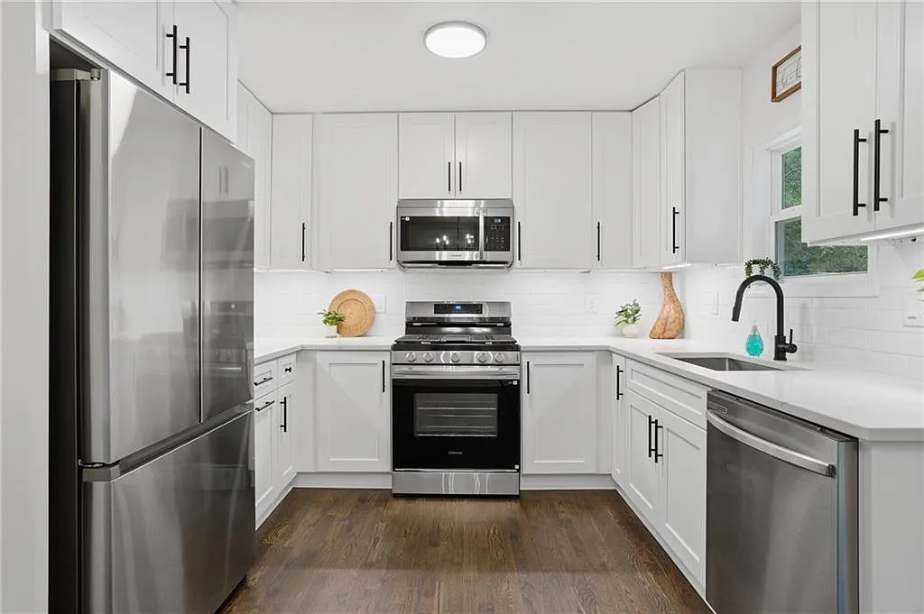 4 bed, 2.0 bath, $2,800 — Photo 2
