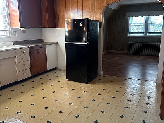 5th image of 39 Wanda Ave #2