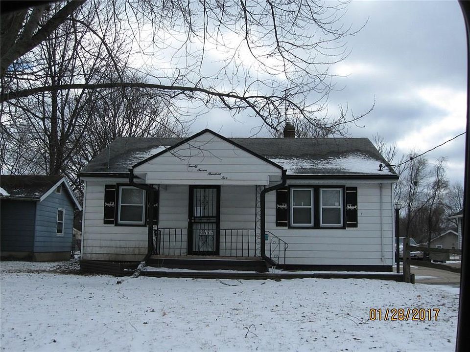 2nd image of 2705 Maple St