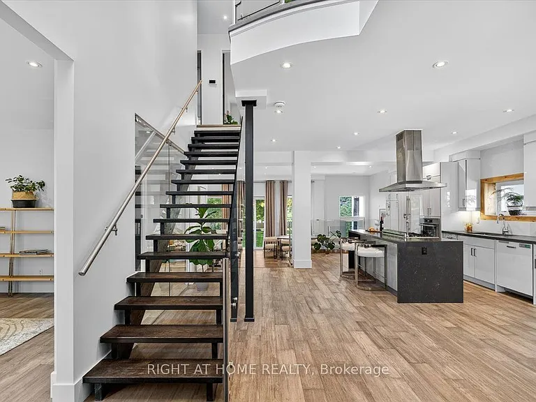 64 Larwood Blvd — Photo 3
