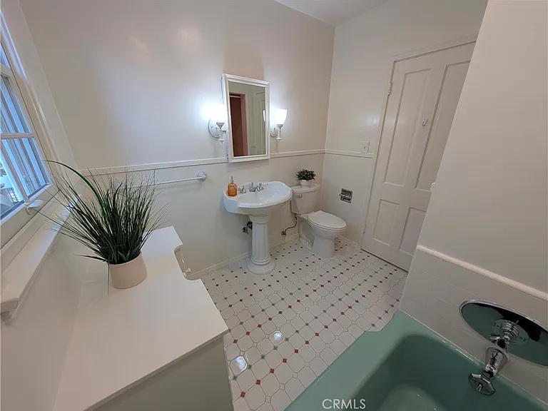 582 N Sunnyslope Ave — Photo 35