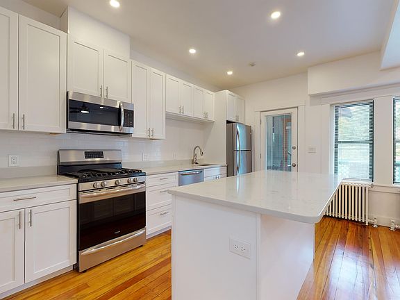 5th image of 715 Centre St #201